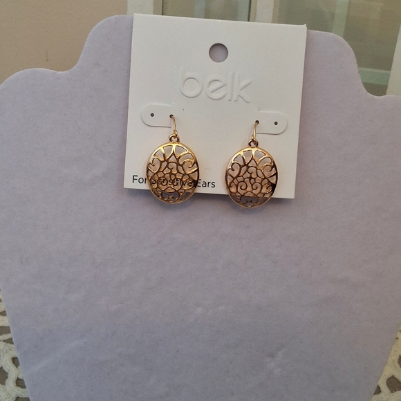 💥SALE💥BELK, Gold Cutout Dangle Earrings NEW - Picture 4 of 4